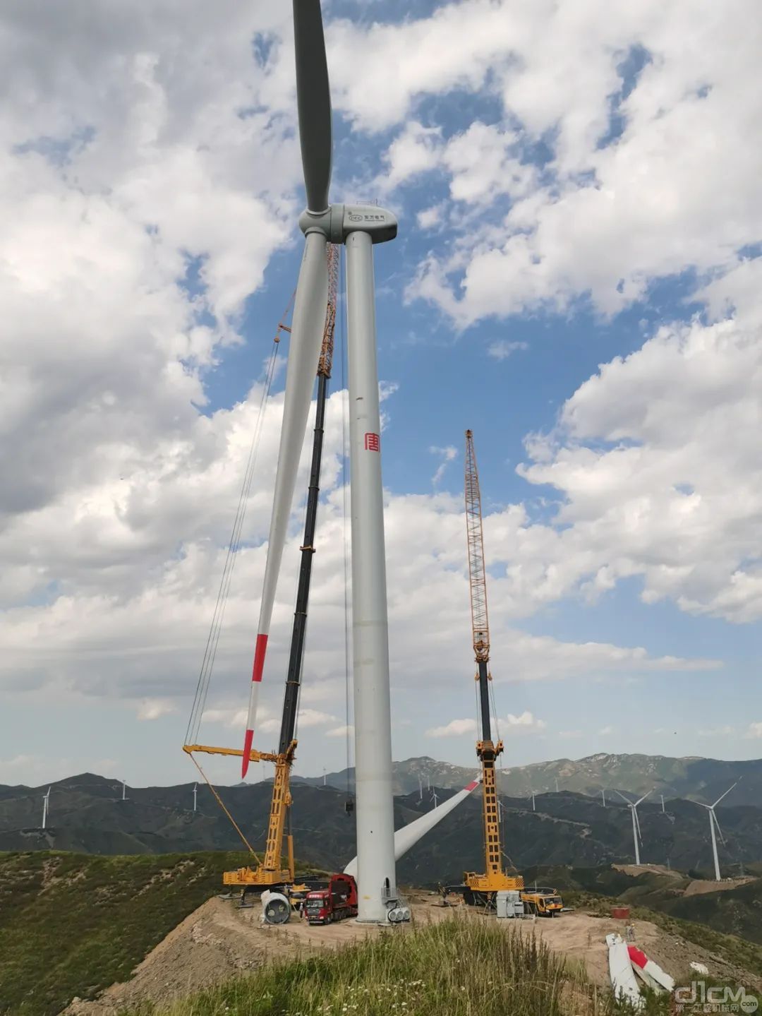 兩臺徐工超級起重機風電吊裝作業
