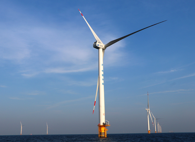 中國首臺最大陸上風(fēng)電機(jī)組甘肅吊裝成功，風(fēng)力發(fā)電邁入新里程